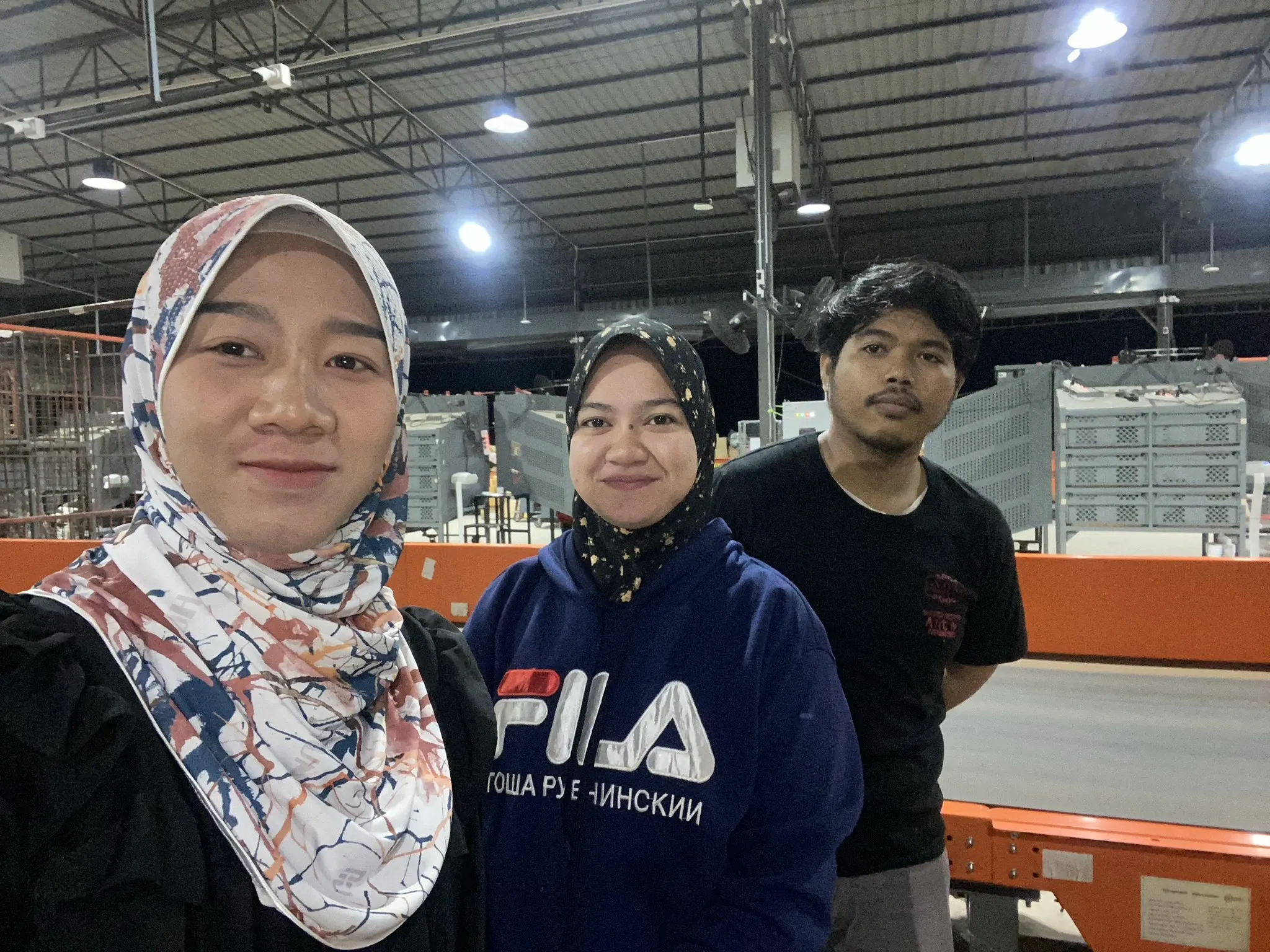 บรรยากาศงานคลังสินค้าของบริษัทเคอรี่ เอ็กซ์เพรส อ.ถลาง ภูเก็ต